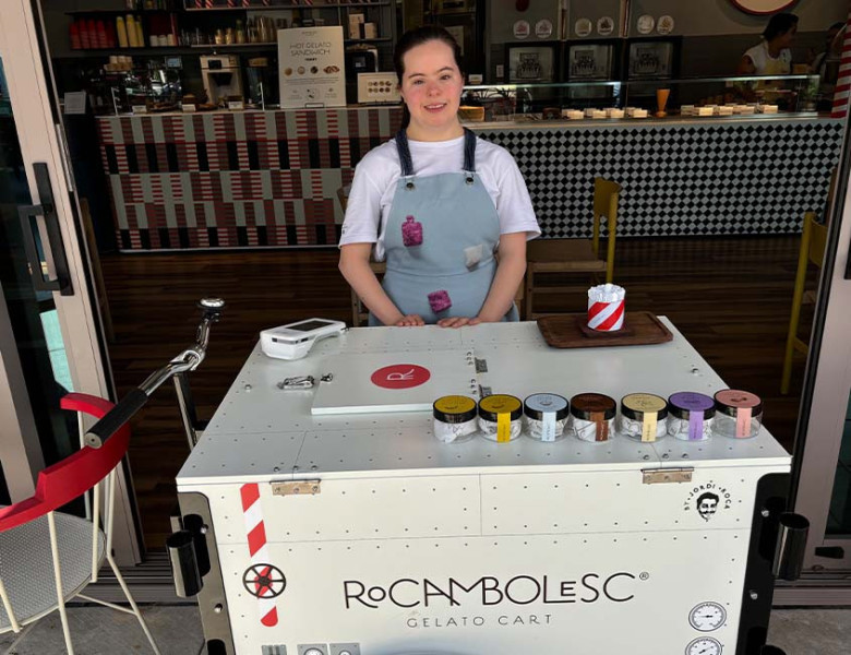 Mariana Calderon '24 welcoming customers