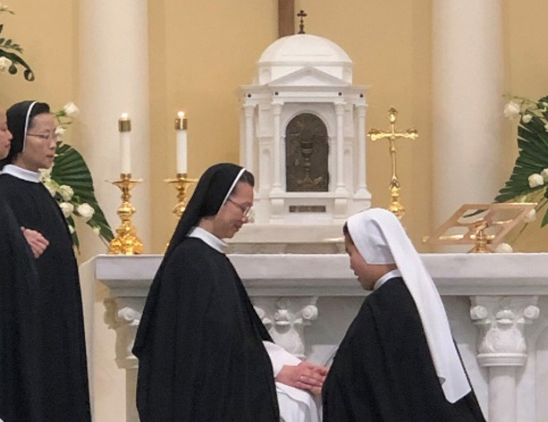 Sister Amata Veritas professing religious vows